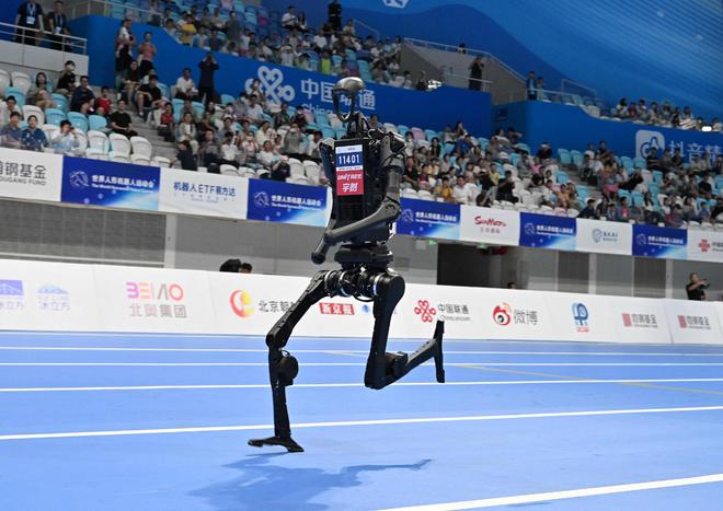 金王兴兴：用遥控追求极致速度；蔡浩宇AI游戏上架2719元｜极客早知道不朽情缘游戏网站登录Sam Altman：AI存在泡沫；宇树机器人夺(图2)